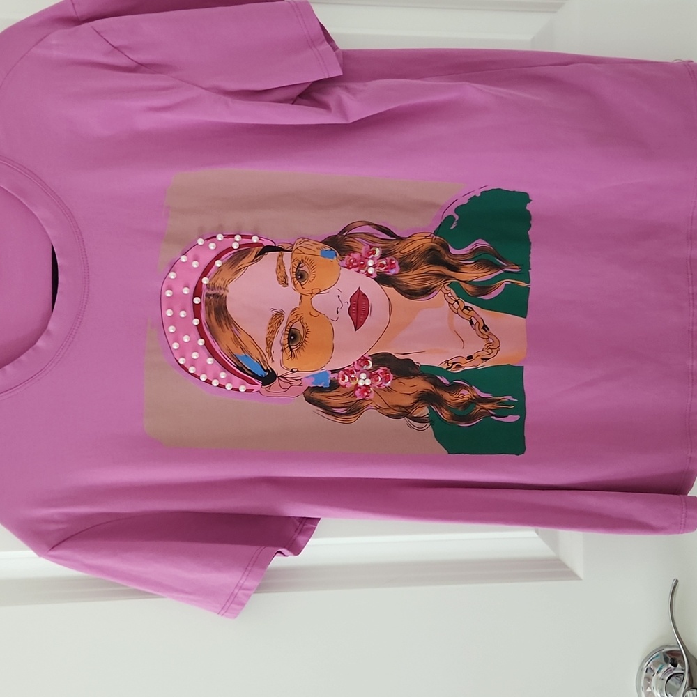 Trendy Purple Graphic Tee with Fashion Illustration